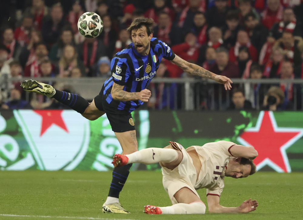 东体：足协曾考虑年初组织国足冬训，届时主教练也一并亮相（东体：足协曾考虑年初举行国足冬训，主教练将同期亮相）