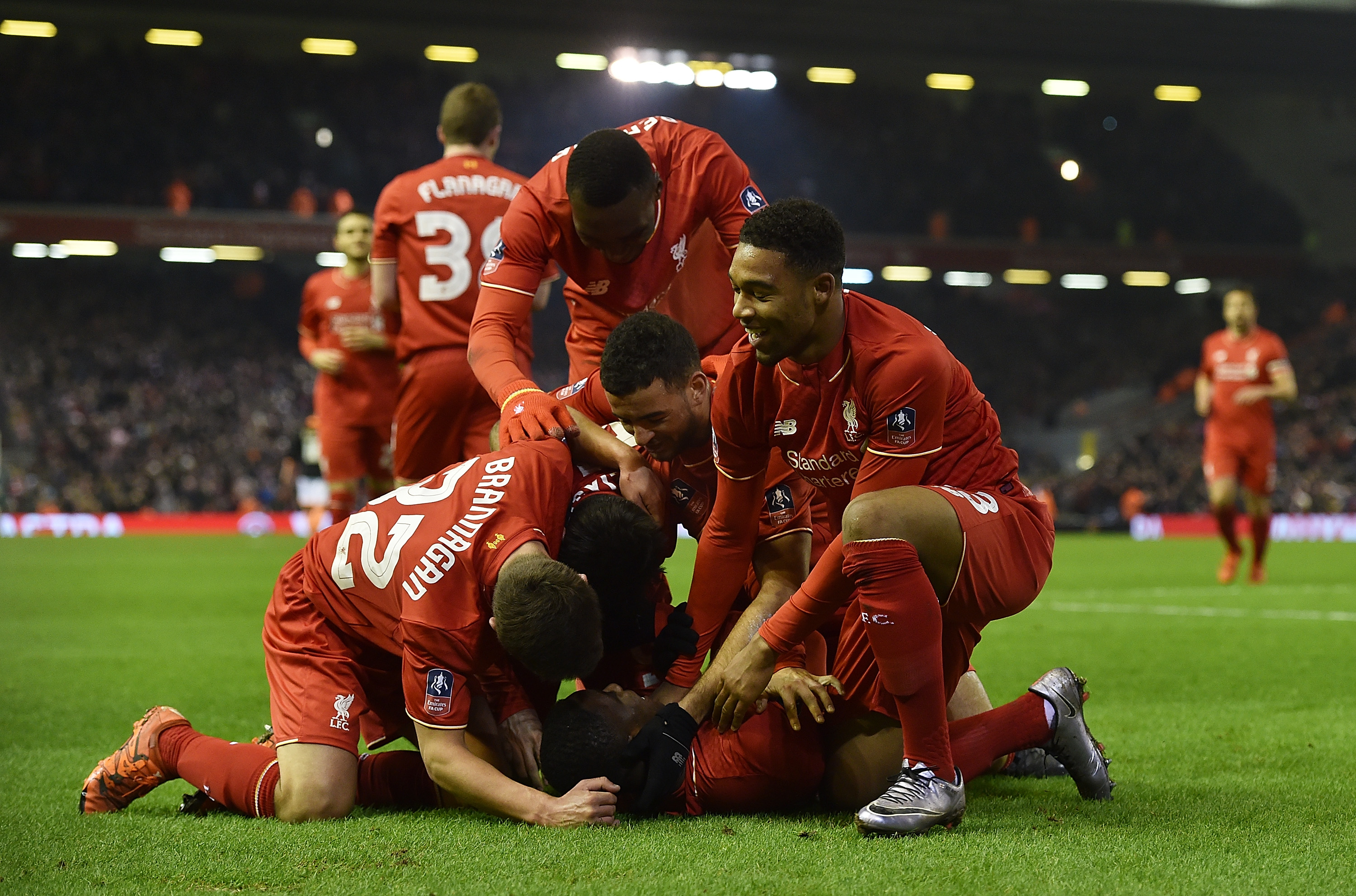 范戴克：批评？这是现代足球一部分；很自豪能带领荷兰这么久（范戴克：批评属于现代足球的常态；能长期带领荷兰队让我很自豪）