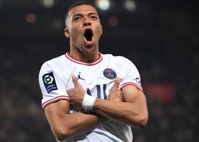 马卡：弗里克希望球队有更多休息，因此取消欧冠赛前踩场训练（马卡报：为让球队多休息，弗里克取消欧冠赛前踩场训练）