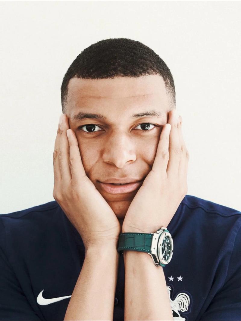 连续颠球超50个小时，巴西男子打破自己保持的吉尼斯世界纪录（巴西男子连续颠球逾50小时，刷新自己保持的吉尼斯世界纪录）