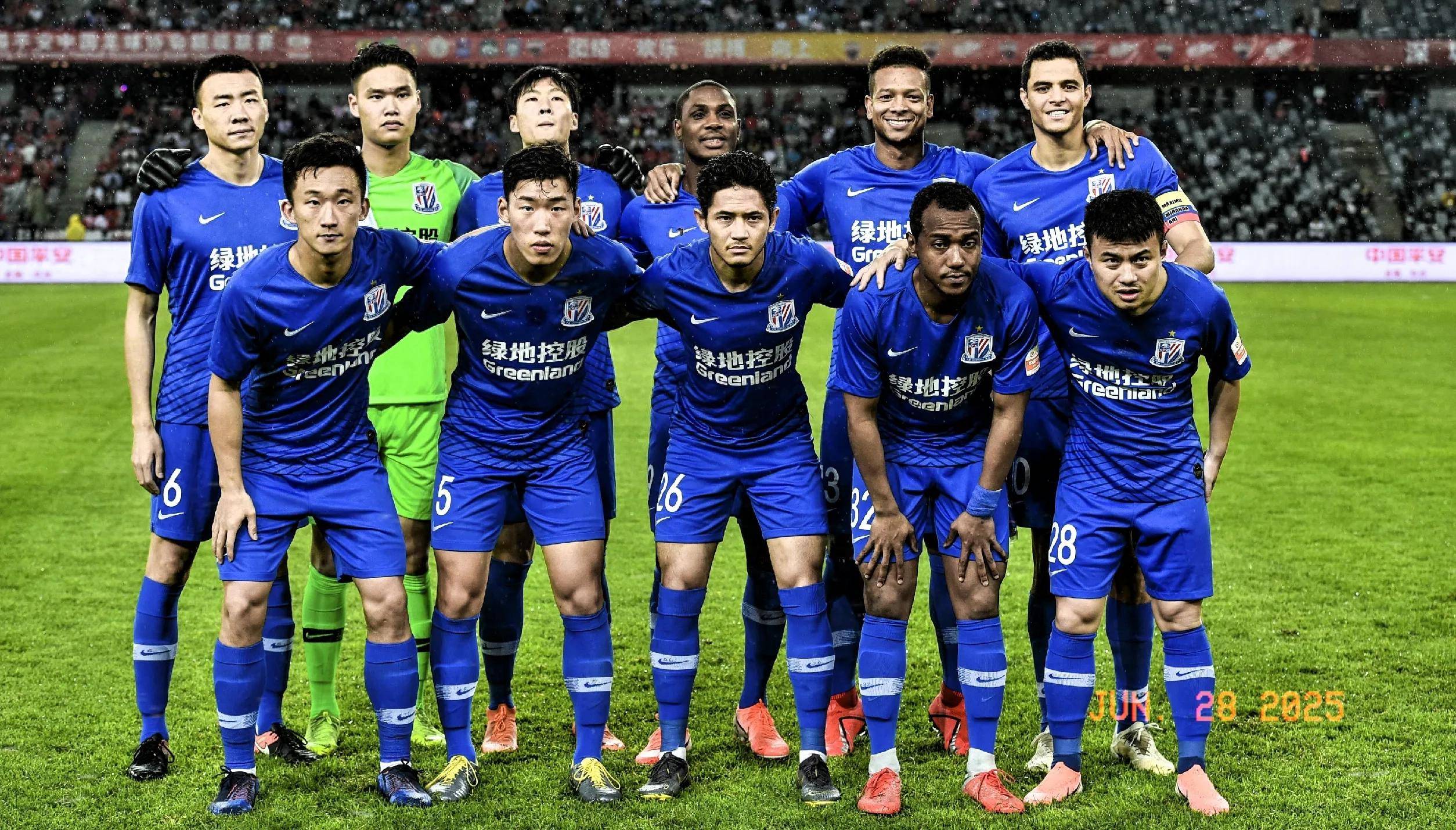 梅西：布斯克茨和阿尔巴能以这样的方式退役非常美好（梅西：布斯克茨、阿尔巴能以这种方式退役，令人欣慰）