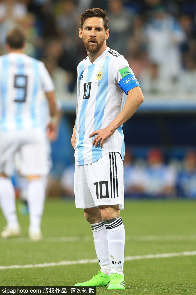 齐达内晒和樊振东打球照片，足球界与乒乓球界梦幻联动，网友：好帅！（齐达内晒与樊振东打球合照：足坛携手国乒上演梦幻联动，网友直呼太帅）