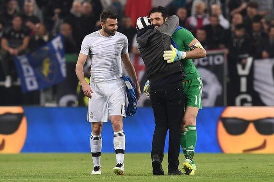 斯皮纳佐拉：我们没能踢好，感觉本菲卡更强、更具侵略性（斯皮纳佐拉：本菲卡更强更具侵略性，我们表现不佳）