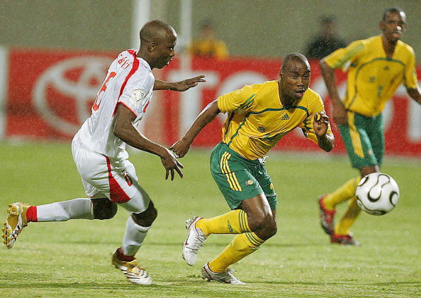 另一个半球的思念，奥斯卡晒出在家观看海港亚冠比赛照片（隔着半球的牵挂：奥斯卡在家晒图看海港亚冠）